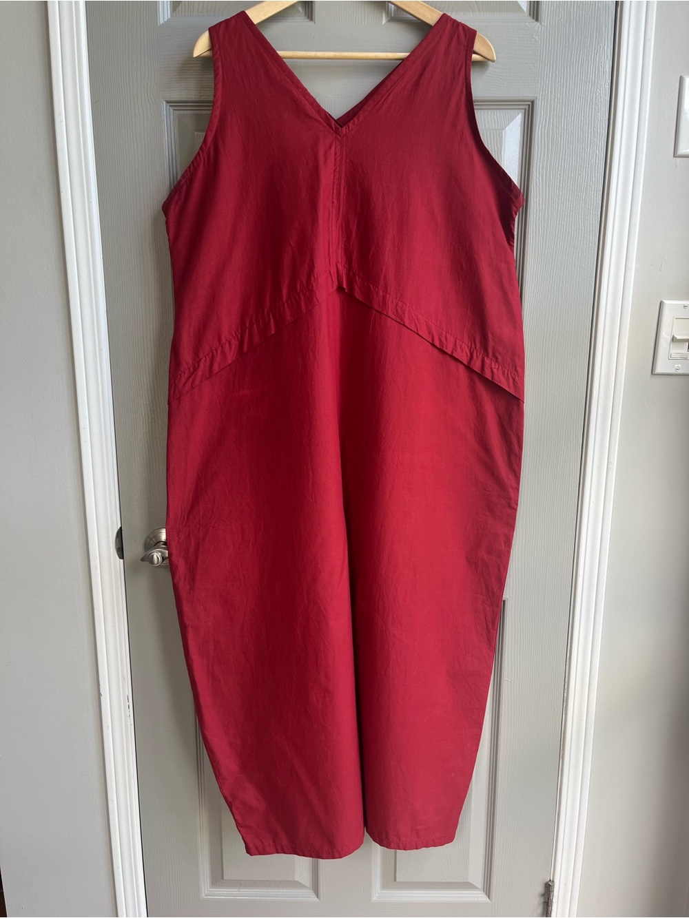 Kaliyana Red Avant-Garde Lagenlook V-Neck Balloon Dress in Crimson Red